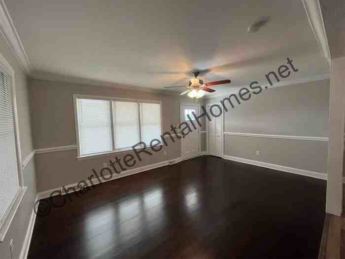 6912 Landsford Rd - Photo 3 of 14