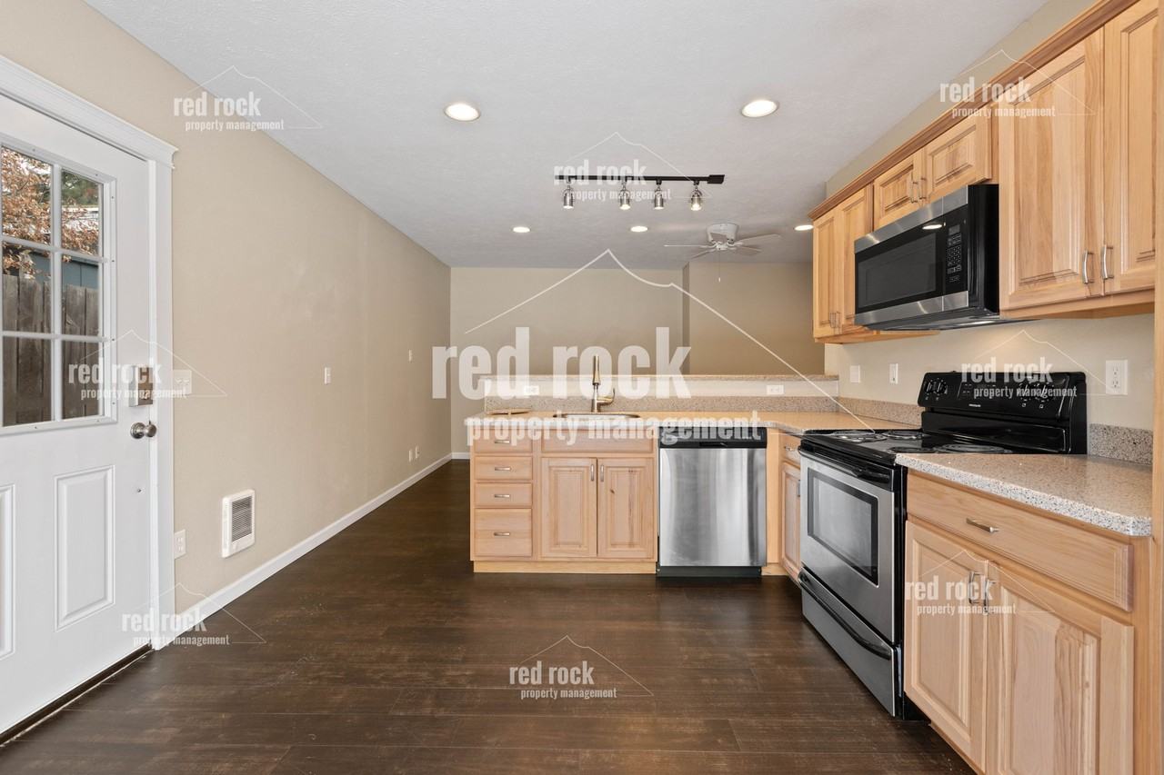 11321 E 31st Ave #B - Photo 3 of 17