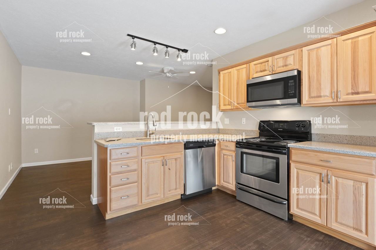 11321 E 31st Ave #B - Photo 4 of 17