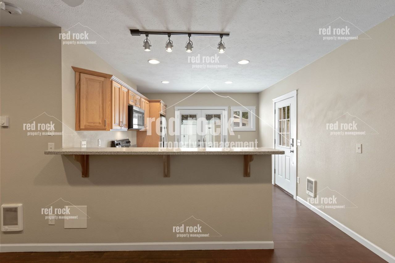 11321 E 31st Ave #B - Photo 6 of 17