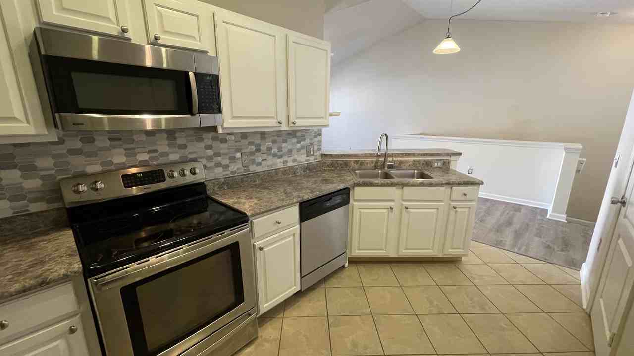 10539 Villa View Cir #10539 - Photo 5 of 35