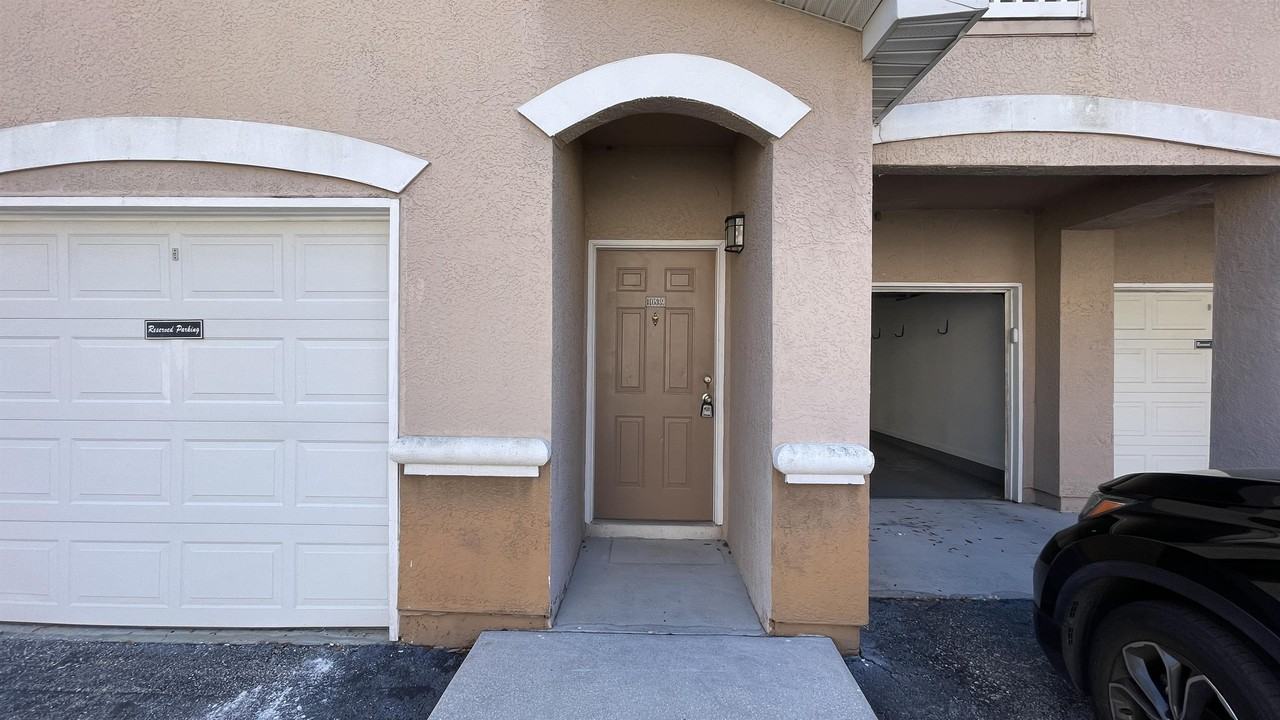 10539 Villa View Cir #10539 - Photo 2 of 35