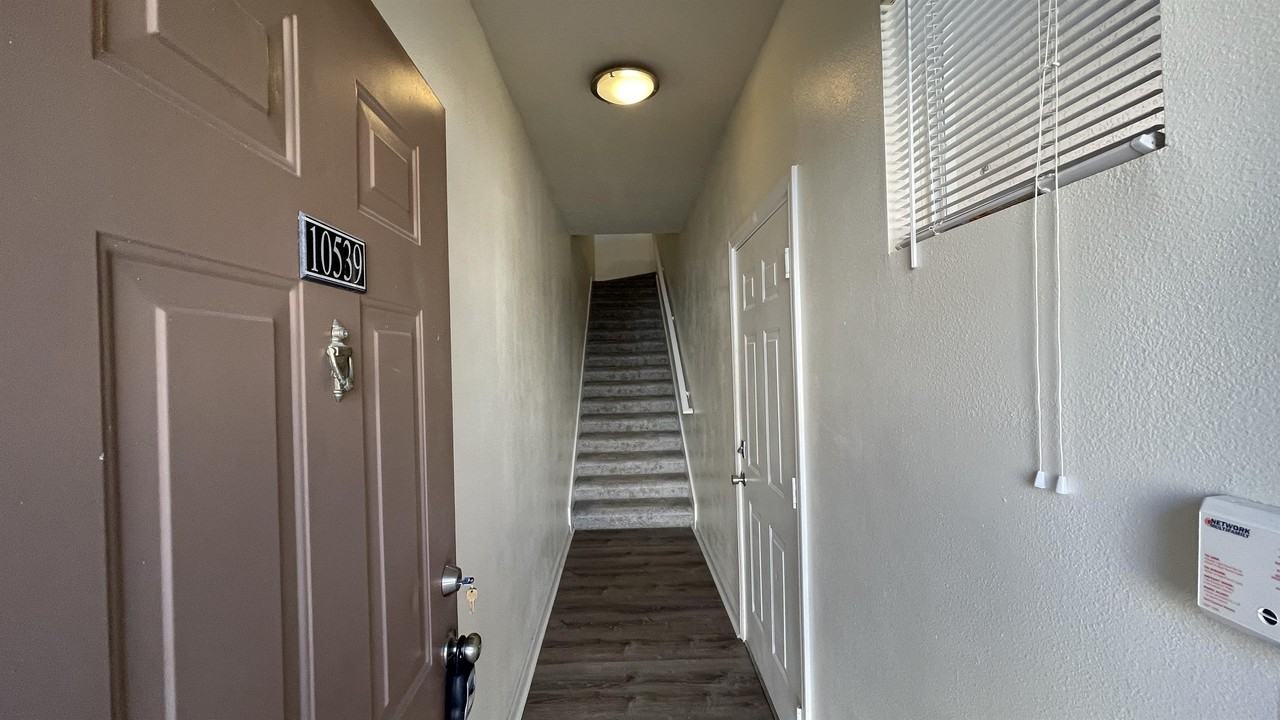10539 Villa View Cir #10539 - Photo 3 of 35