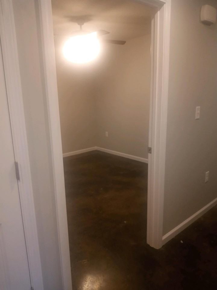 202 S Illinois St #D - Photo 7 of 9