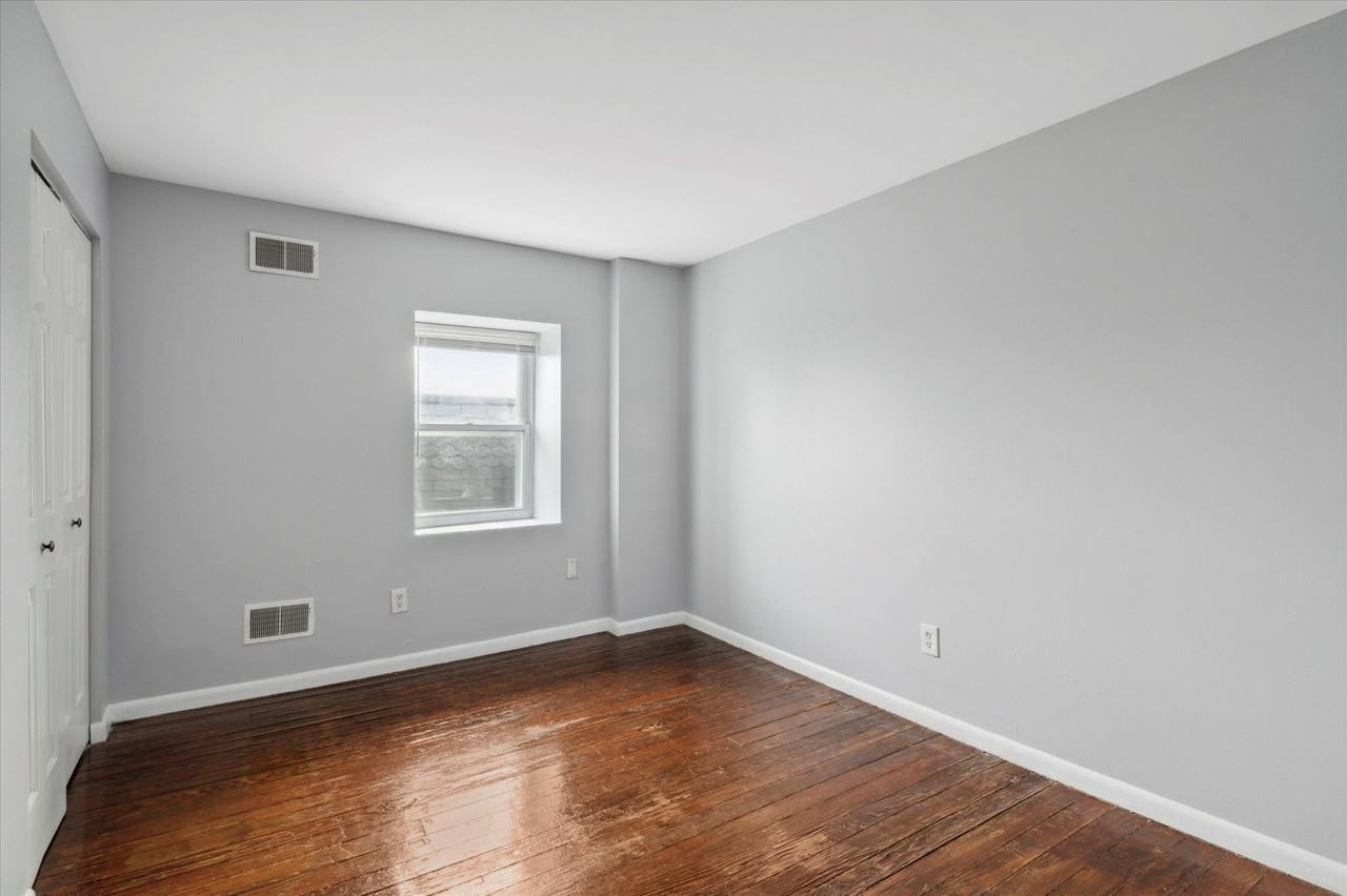 1313 W 8th St #3 - Photo 5 of 15