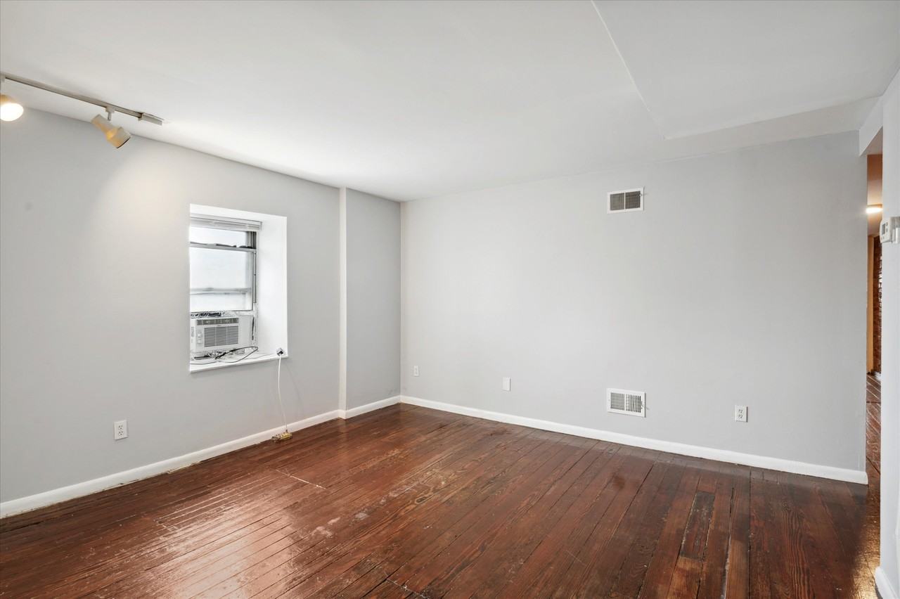 1313 W 8th St #3 - Photo 6 of 15