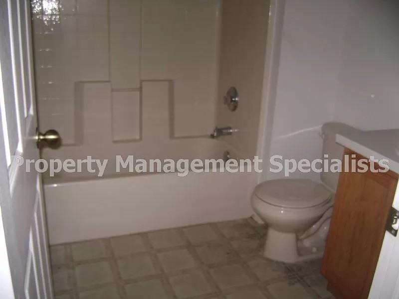 826 Battery Pointe Dr #1 - Photo 2 of 3