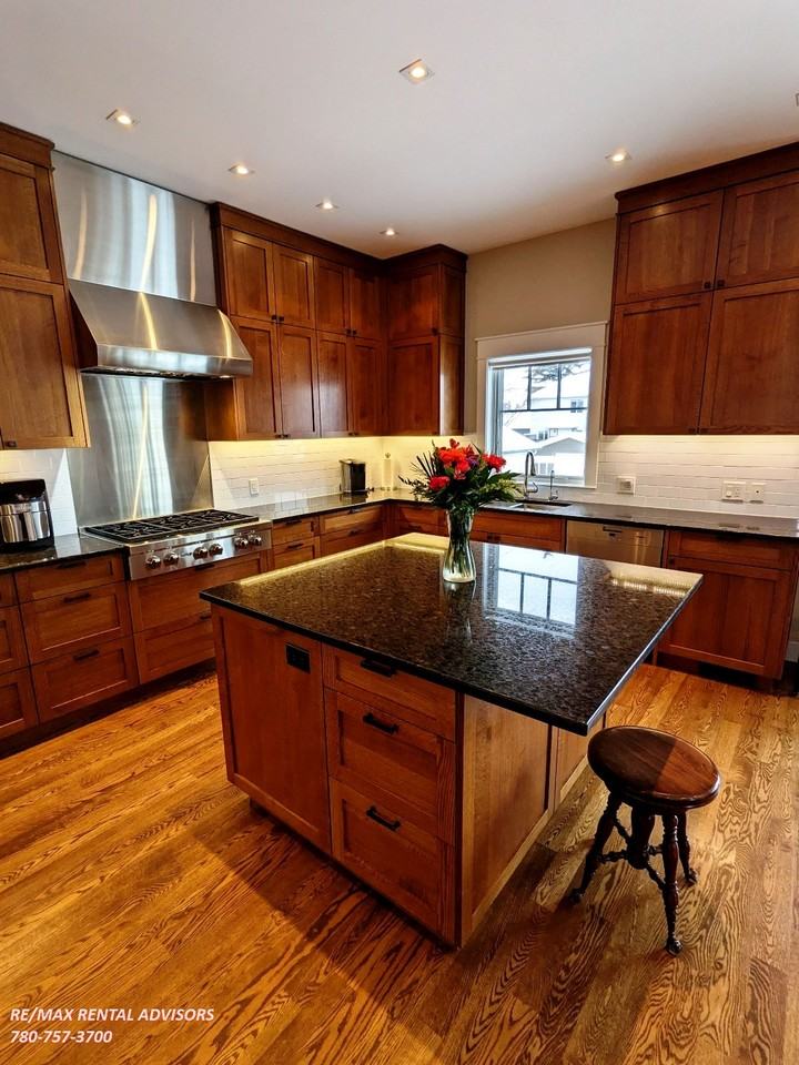 1909 22 Ave Nw - Photo 2 of 31