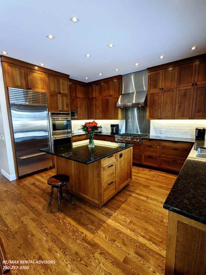 1909 22 Ave Nw - Photo 3 of 31