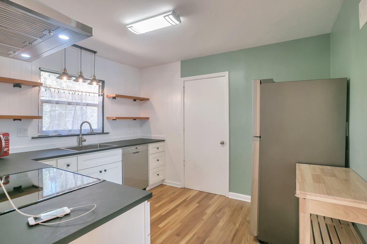 3036 Santa Monica Drive - Photo 4 of 17