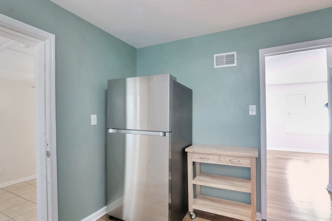 3036 Santa Monica Drive - Photo 5 of 17