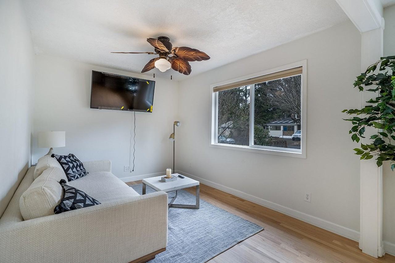 Spacious & updated Madison South home with big yard - Photo 7 of 25