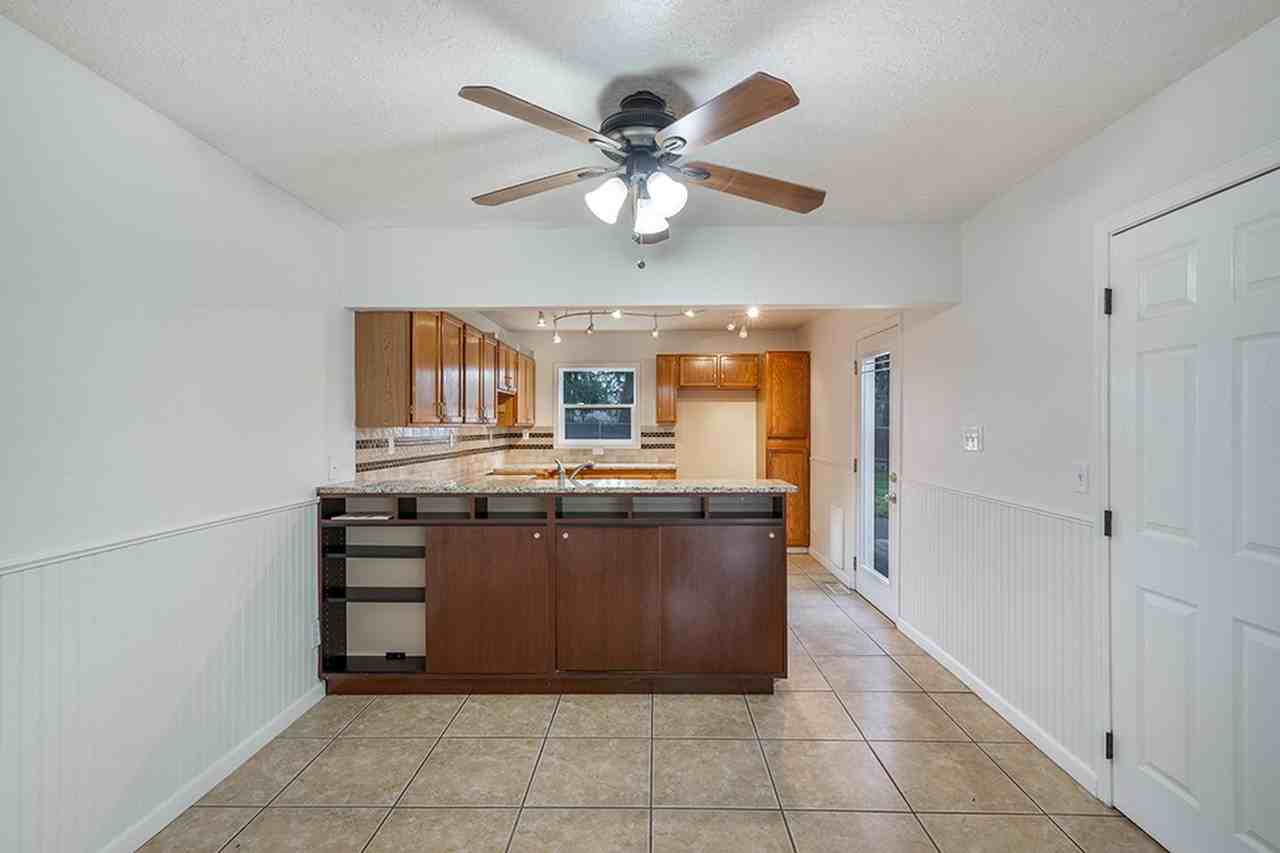 Spacious & updated Madison South home with big yard - Photo 5 of 25