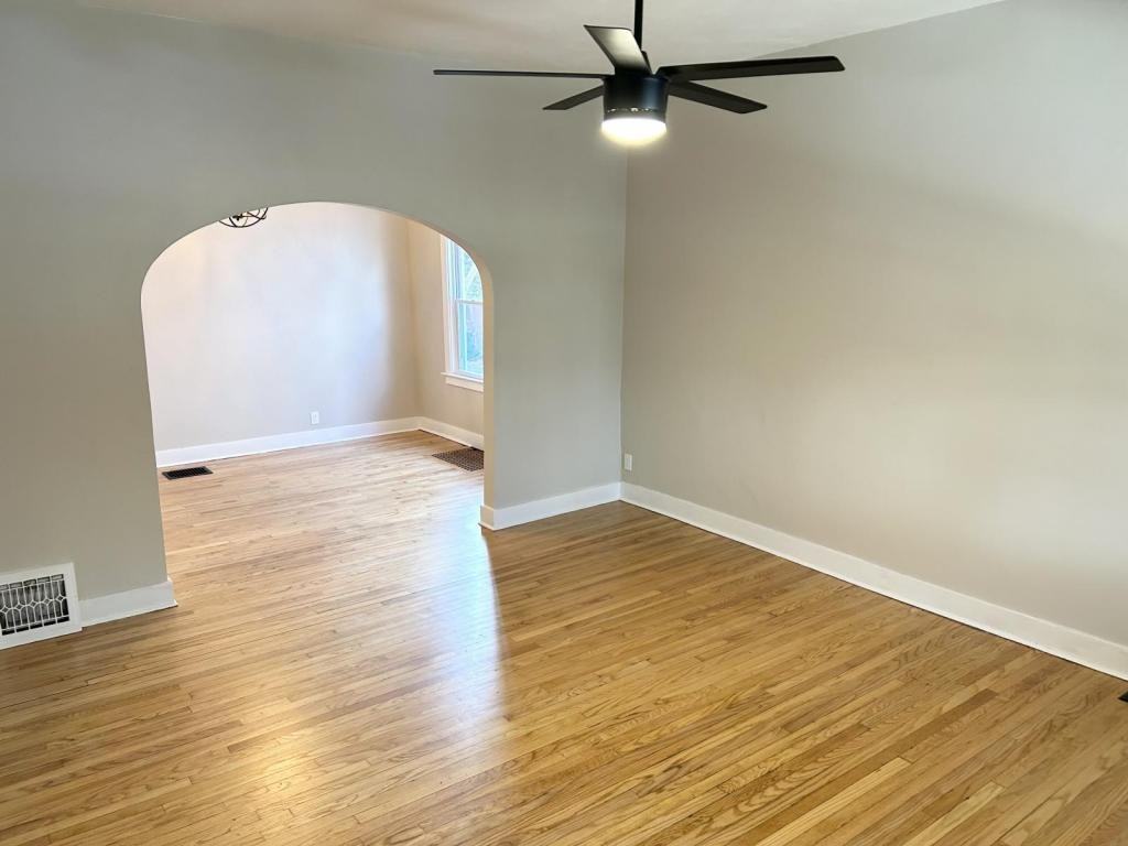 143 S Edwards Ave - Photo 3 of 15