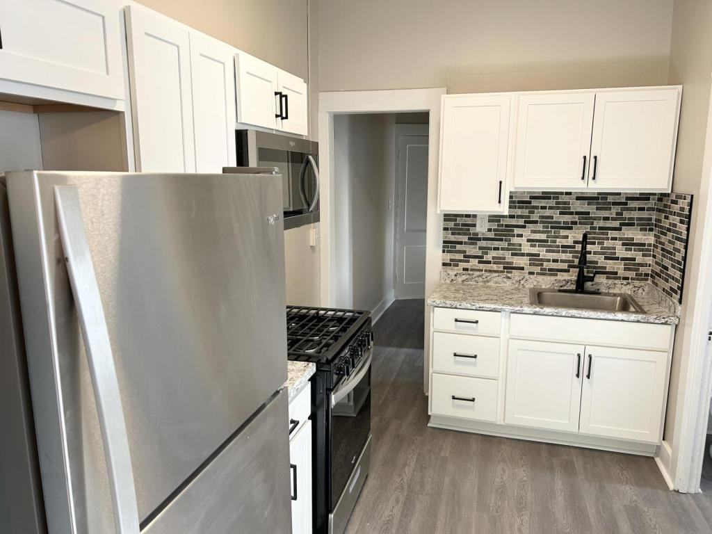 143 S Edwards Ave - Photo 6 of 15