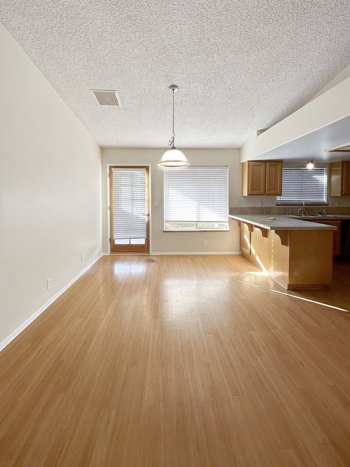 605 E Wilson Ave - Photo 4 of 16