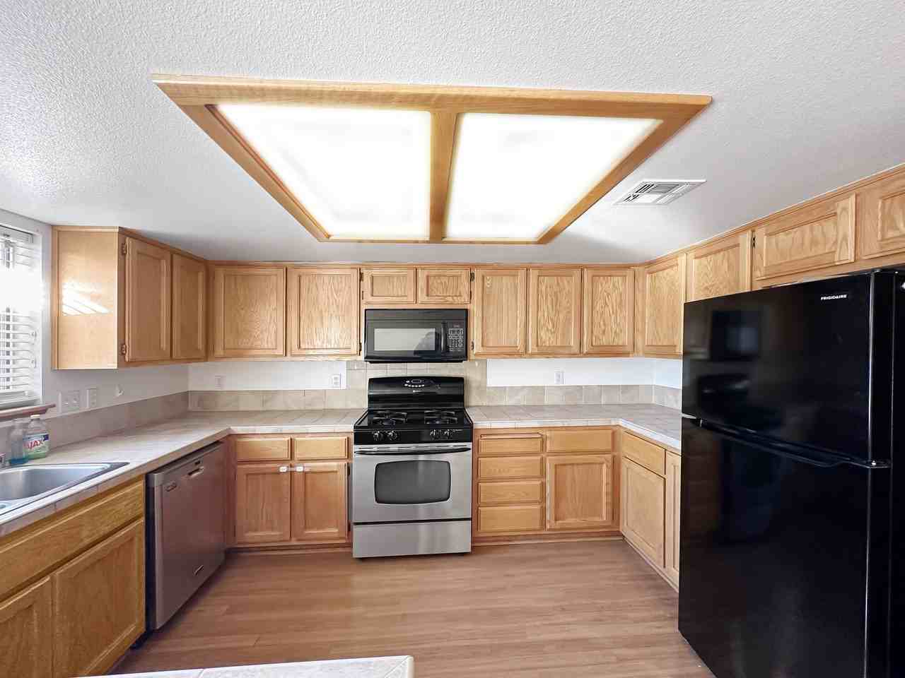 605 E Wilson Ave - Photo 5 of 16