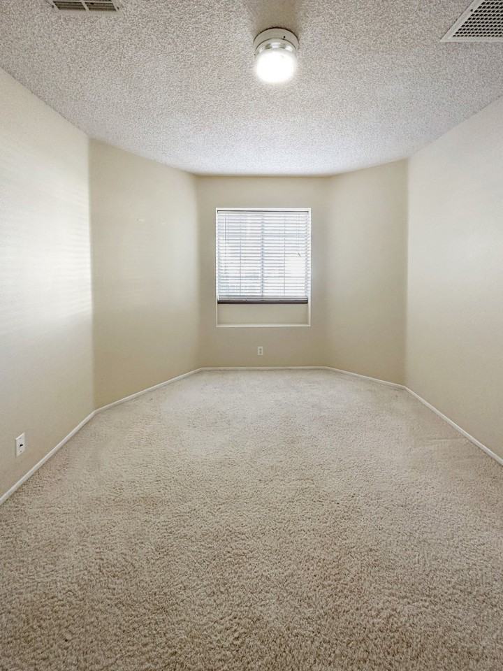 605 E Wilson Ave - Photo 7 of 16