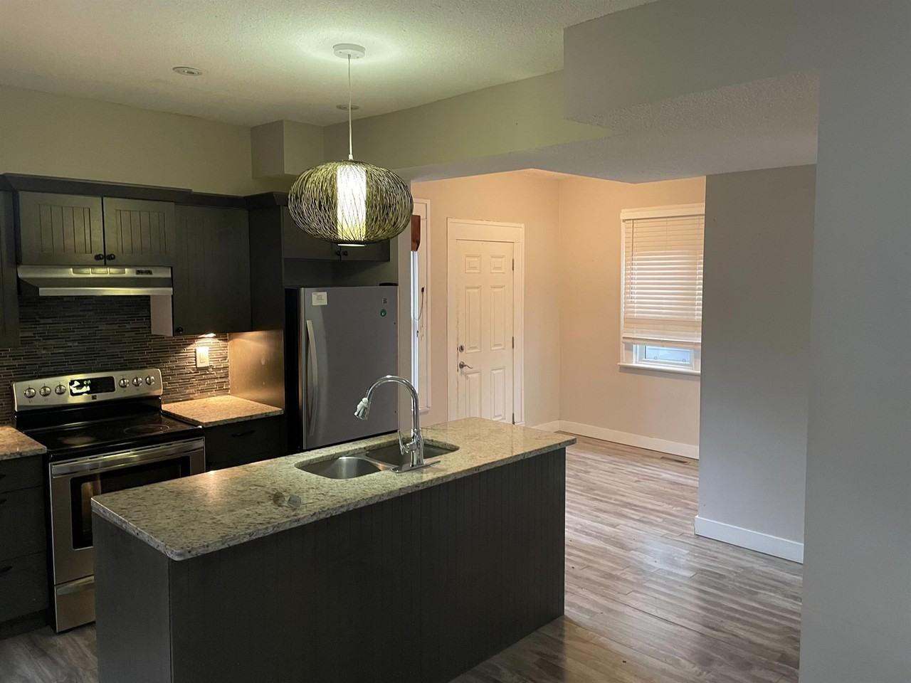 2059 Elphinstone Street - Photo 3 of 9