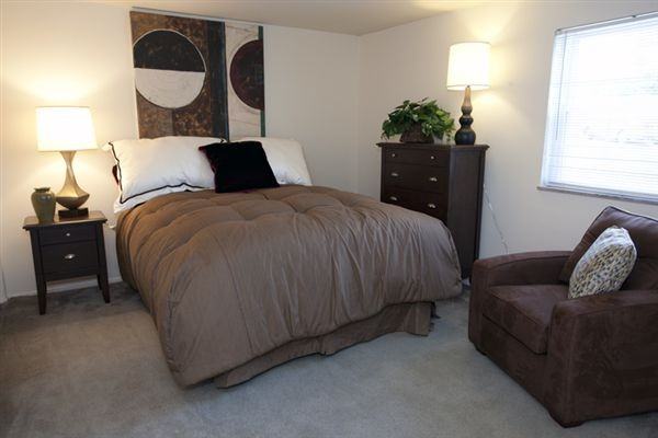 Oxford Court - Photo 3 of 7