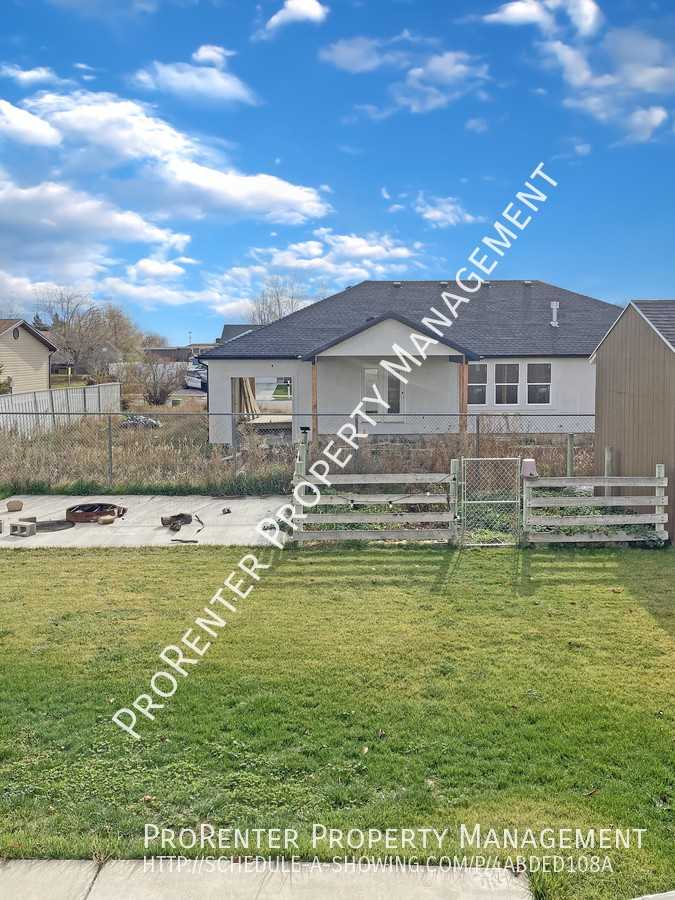 2431 W 2150 S - Photo 3 of 28