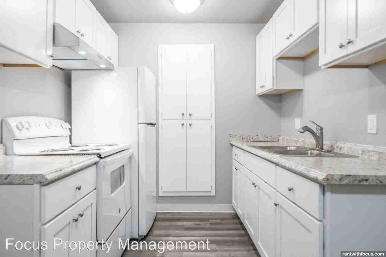 3010 W. Spencer Street - Photo 2 of 17