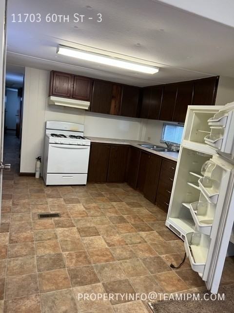 11703 60th St #3 - Photo 3 of 9