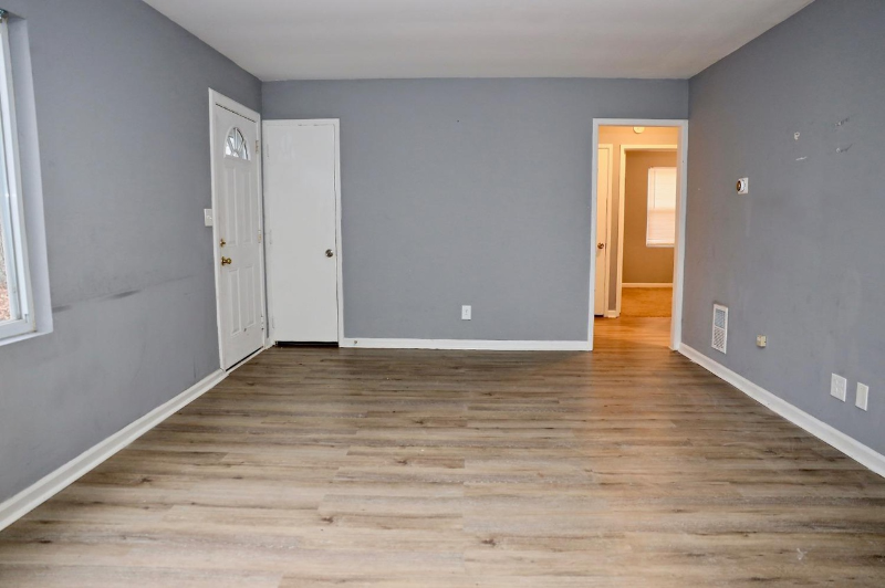 2404 Findlater Ct - Photo 3 of 17