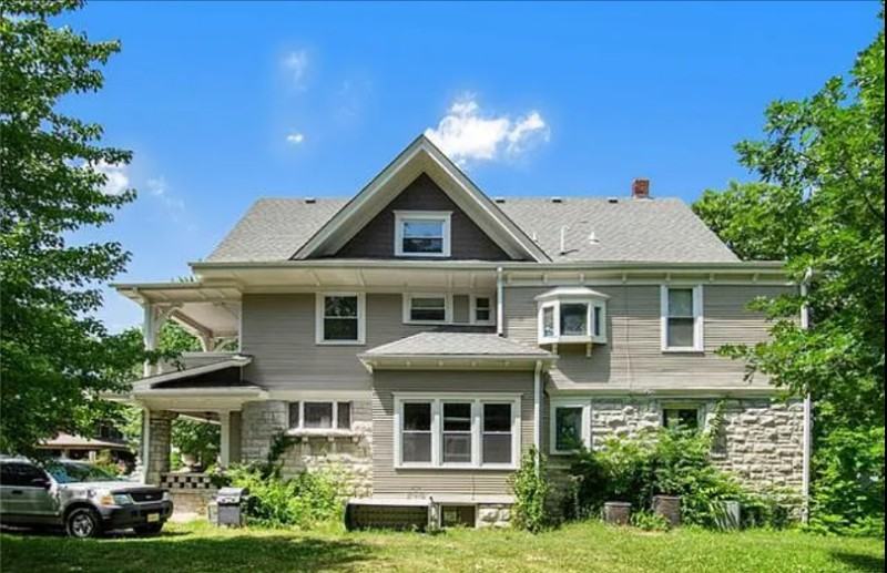 2903 Charlotte St - Photo 3 of 20