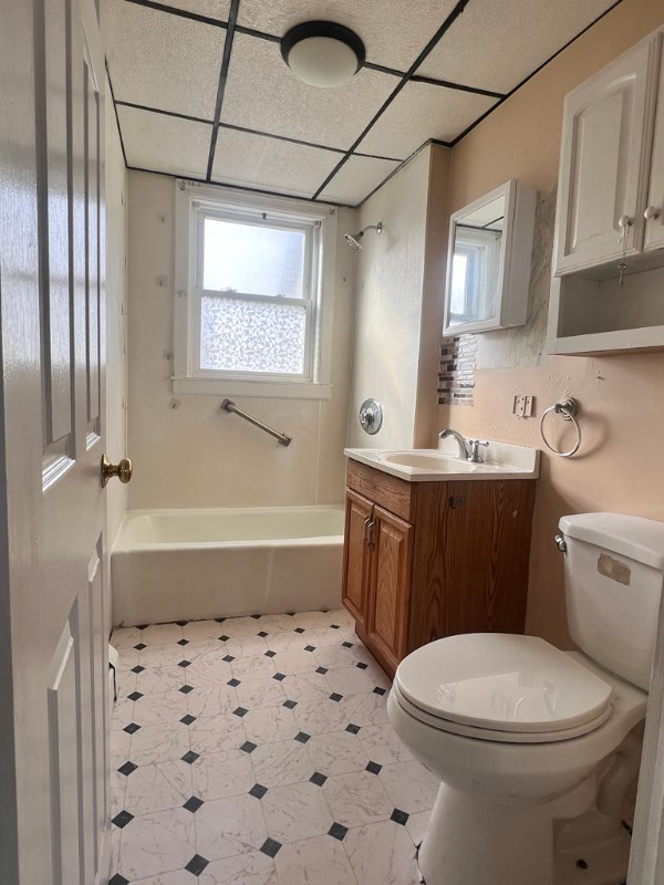 334 Salem St - Photo 3 of 5