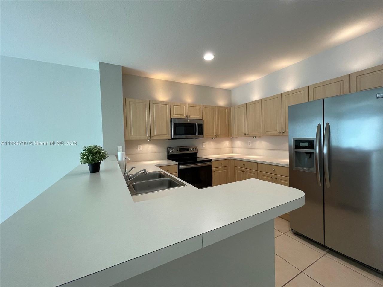 6361 Landings Ter - Photo 2 of 25