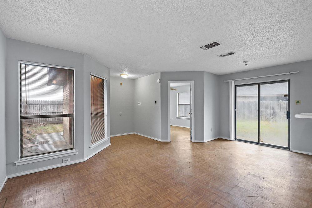 6725 Crestmont Ct - Photo 3 of 18