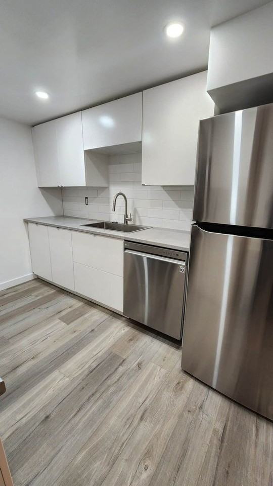 236 Wilfred Cres - Photo 2 of 8