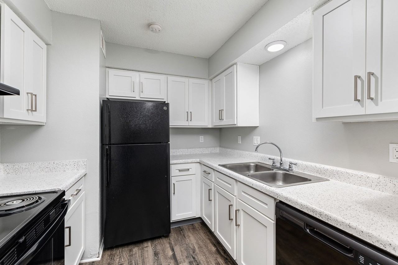 402 River Falls Rd - Photo 5 of 14