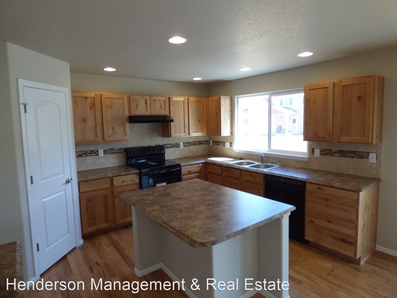 1529 Heirloom Dr - Photo 3 of 20