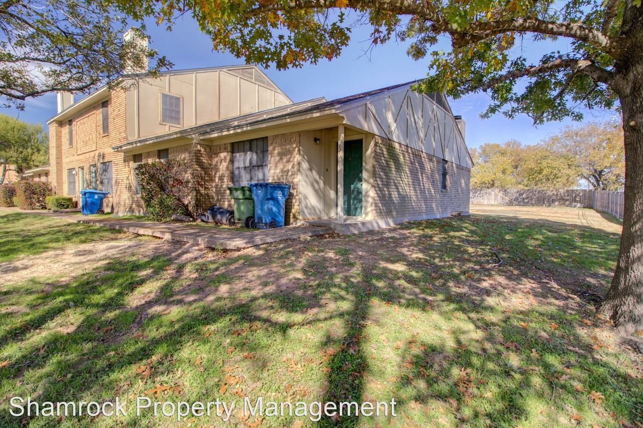 900 Lancelot Cir - Photo 2 of 17