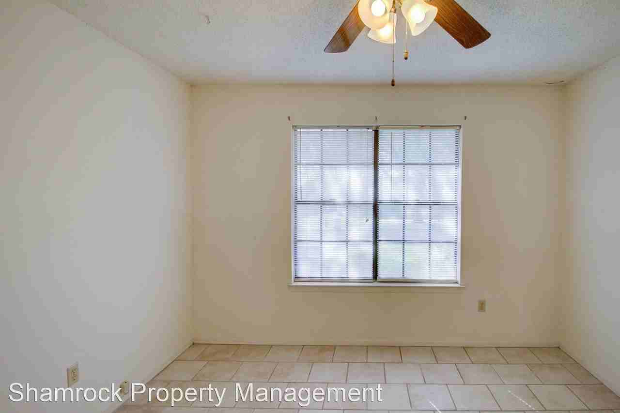 900 Lancelot Cir - Photo 3 of 17