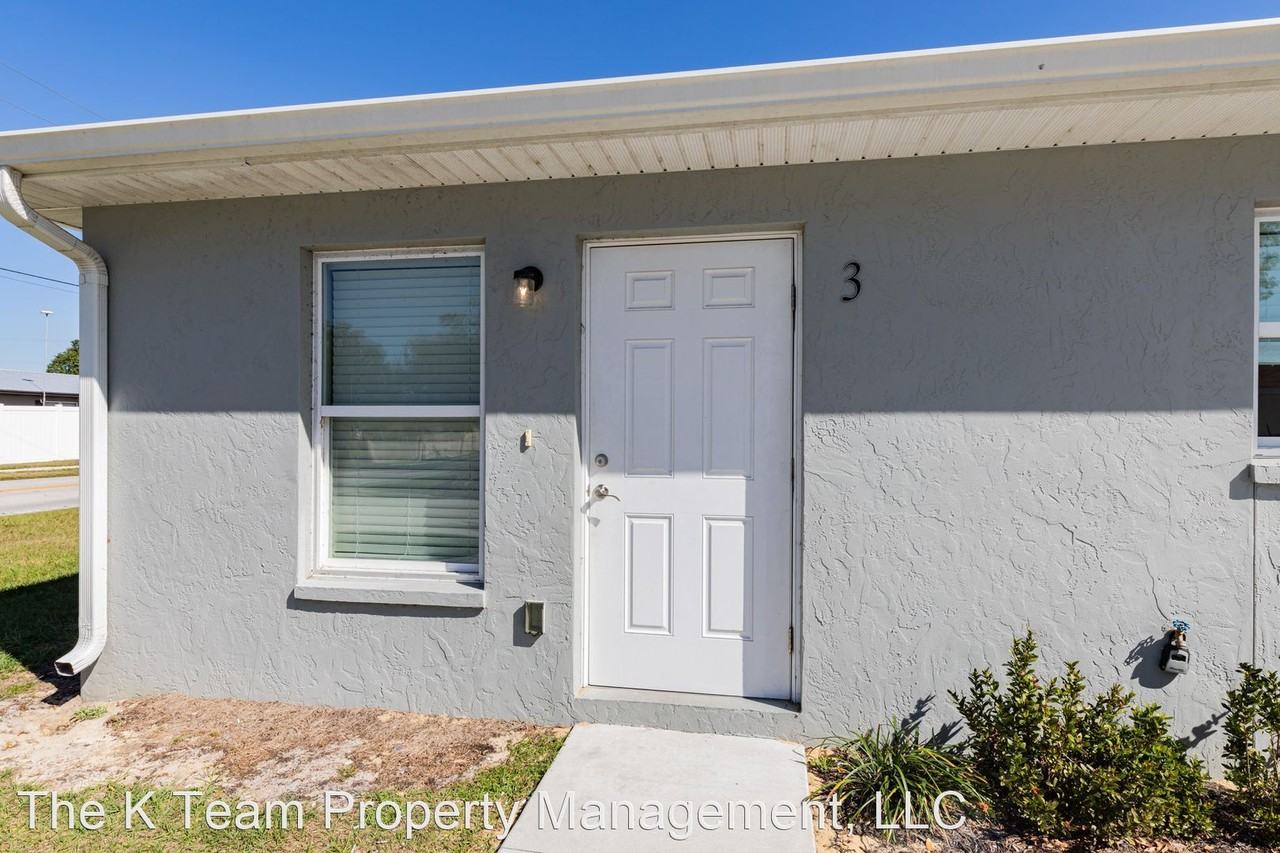 1210 Ave Z SE - Photo 3 of 9