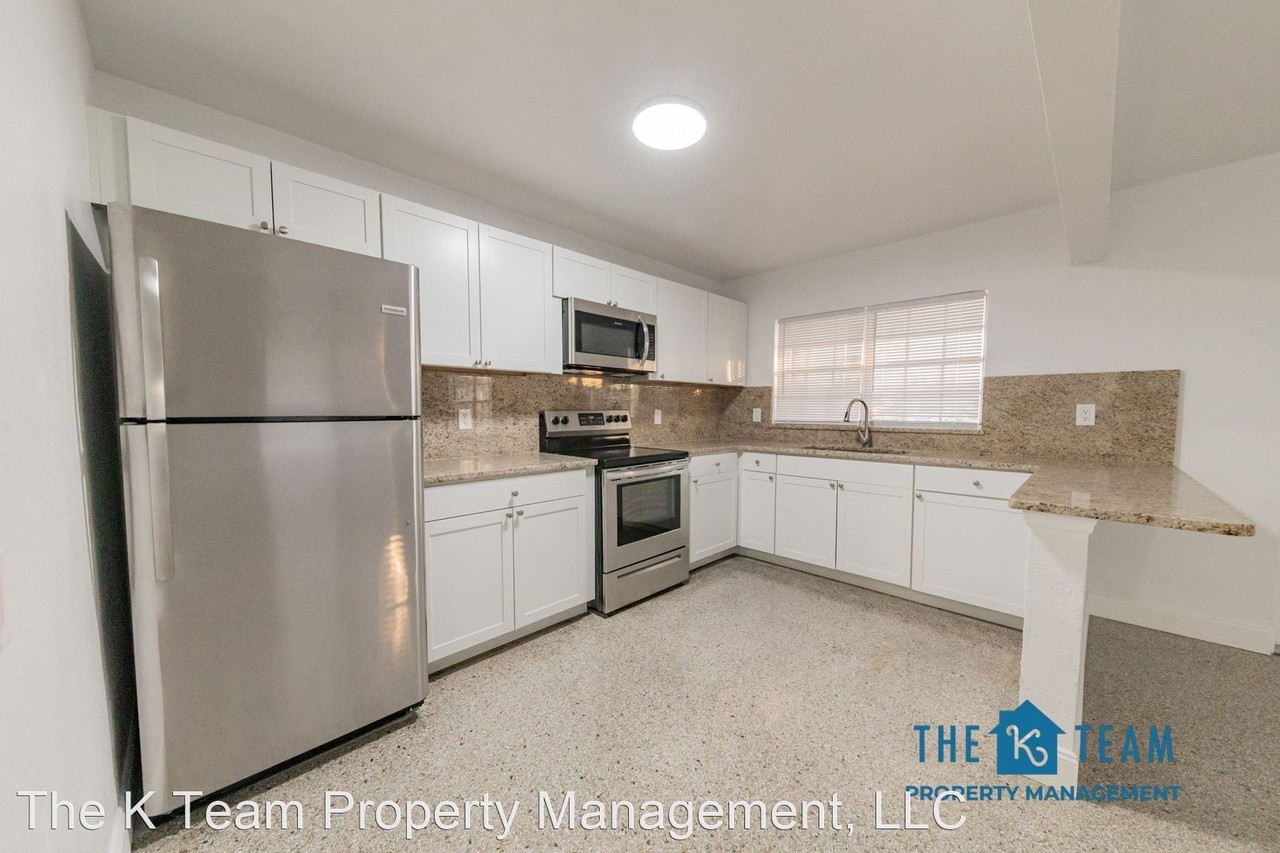 513 Ave J SE - Photo 3 of 10