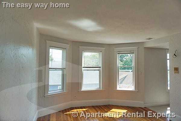 56 Oxford St #3 - Photo 5 of 14