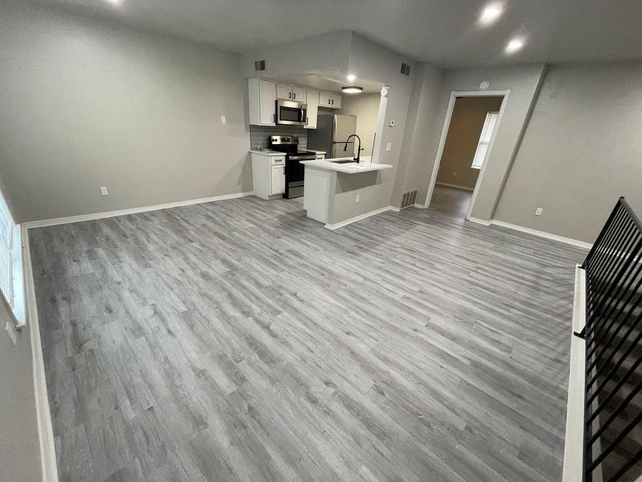 735 NW 30th St. - Photo 3 of 11