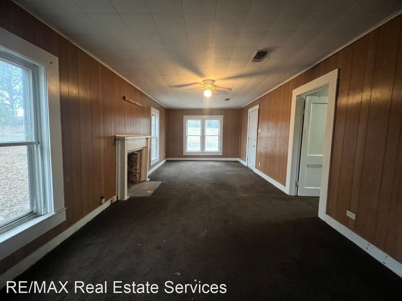 621 Pine St - Photo 2 of 7