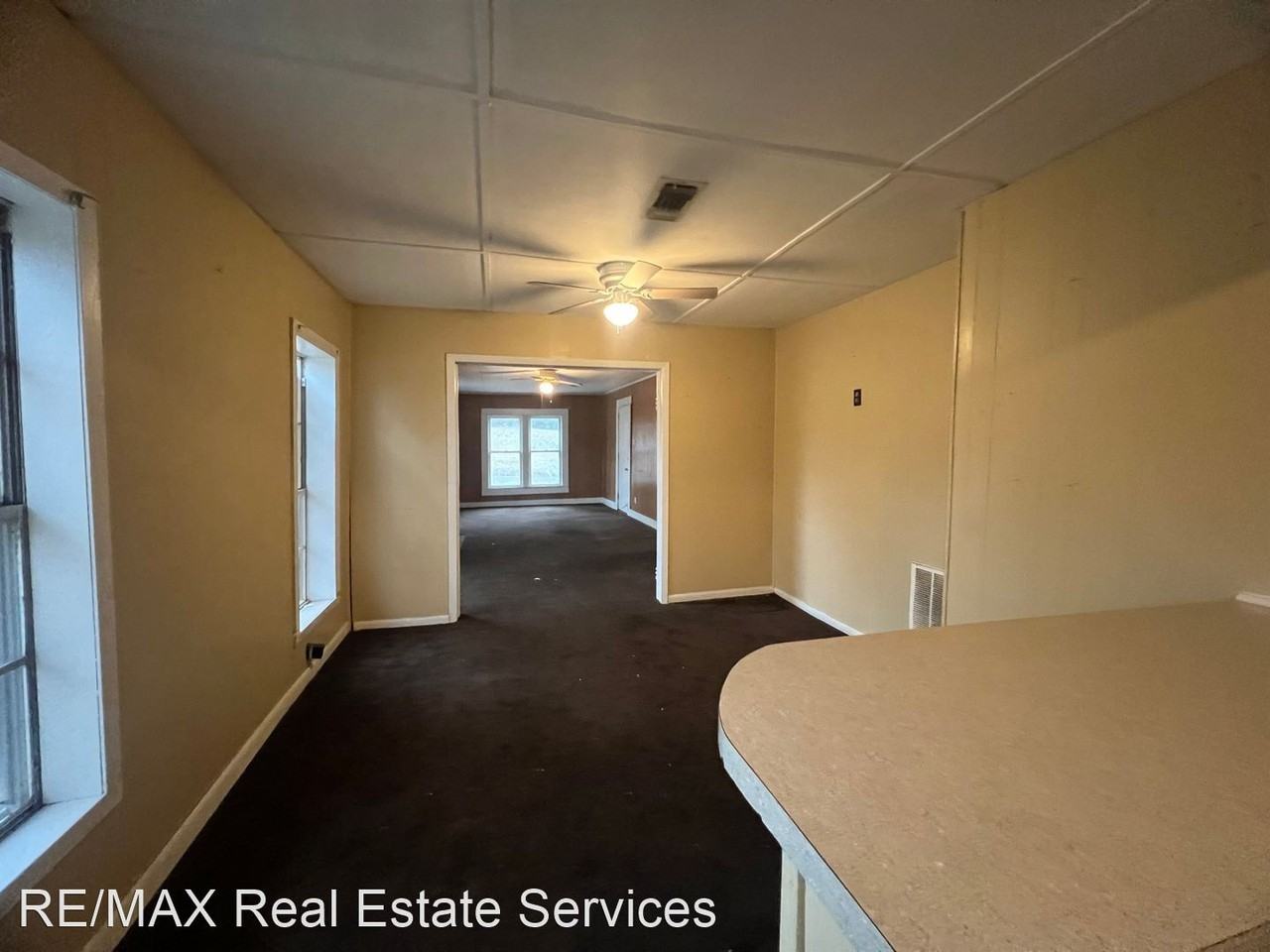 621 Pine St - Photo 3 of 7