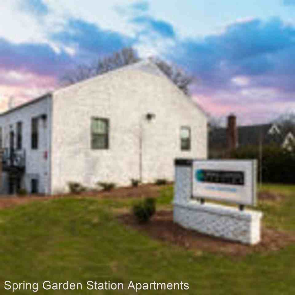 915 Englewood Street - Photo 2 of 10