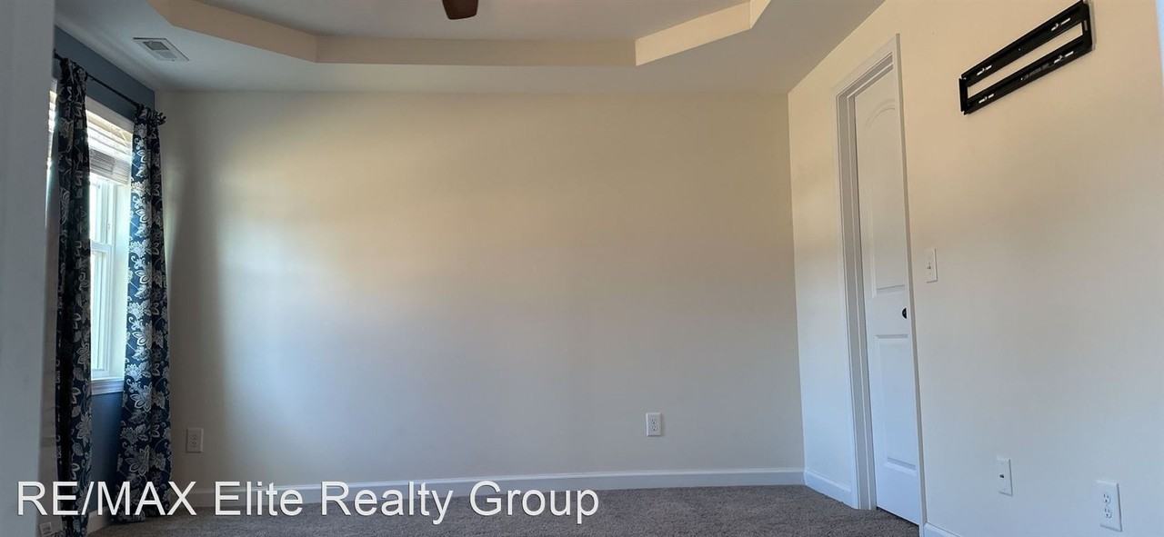 1037 Furia Dr - Photo 2 of 5