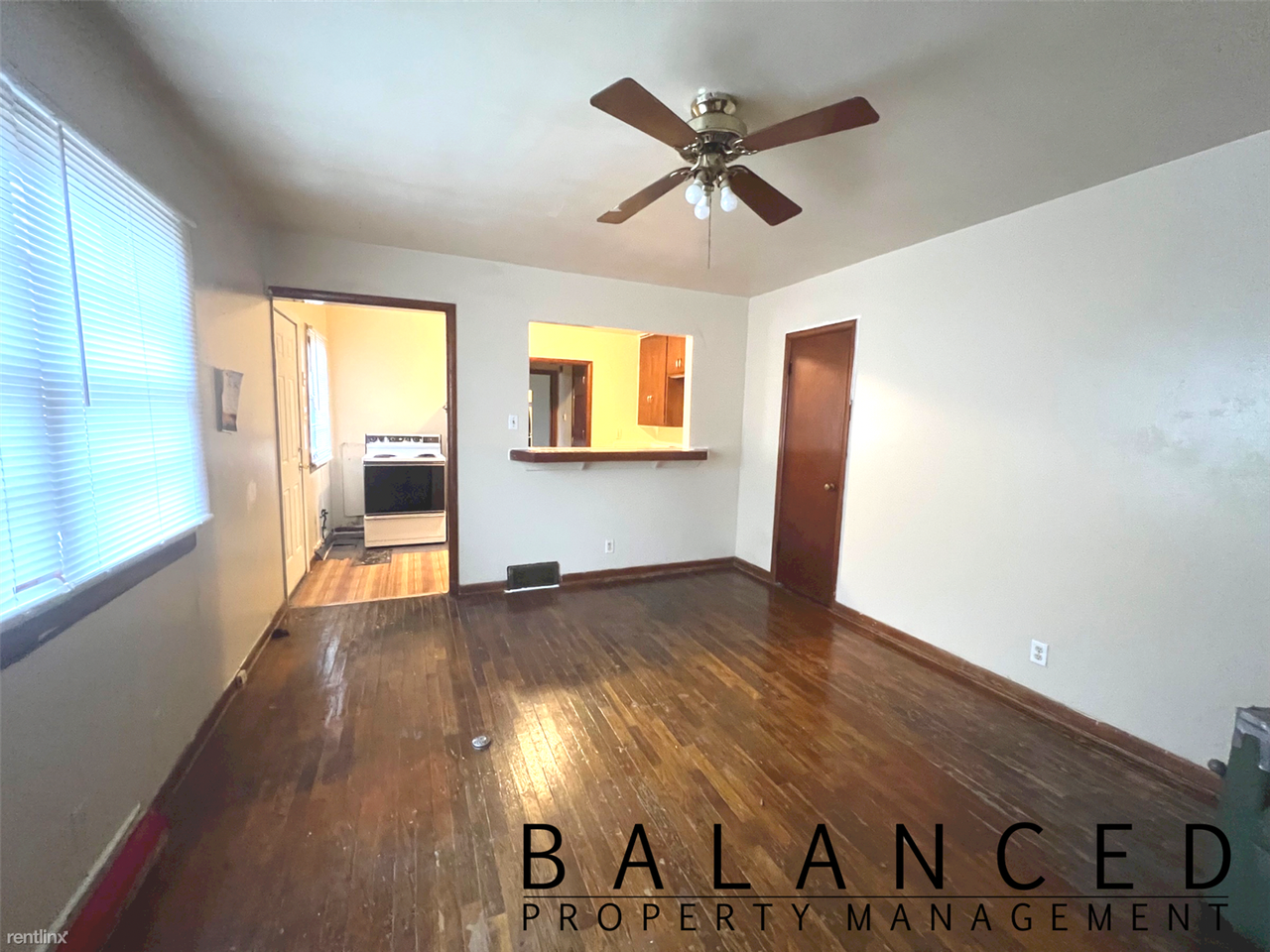1708 Sw Washburn Ave - Photo 2 of 4