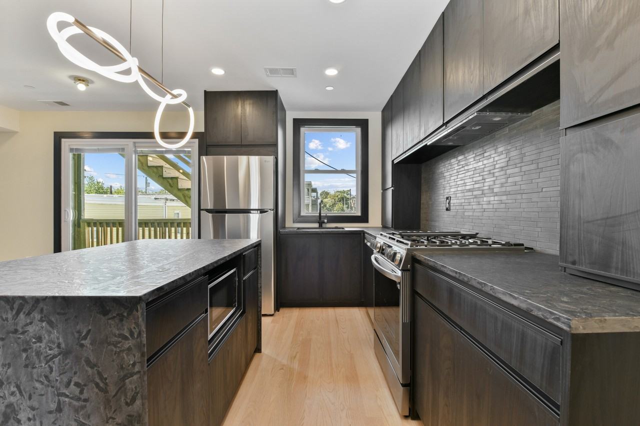 6 Brooks St #2 - Photo 4 of 12