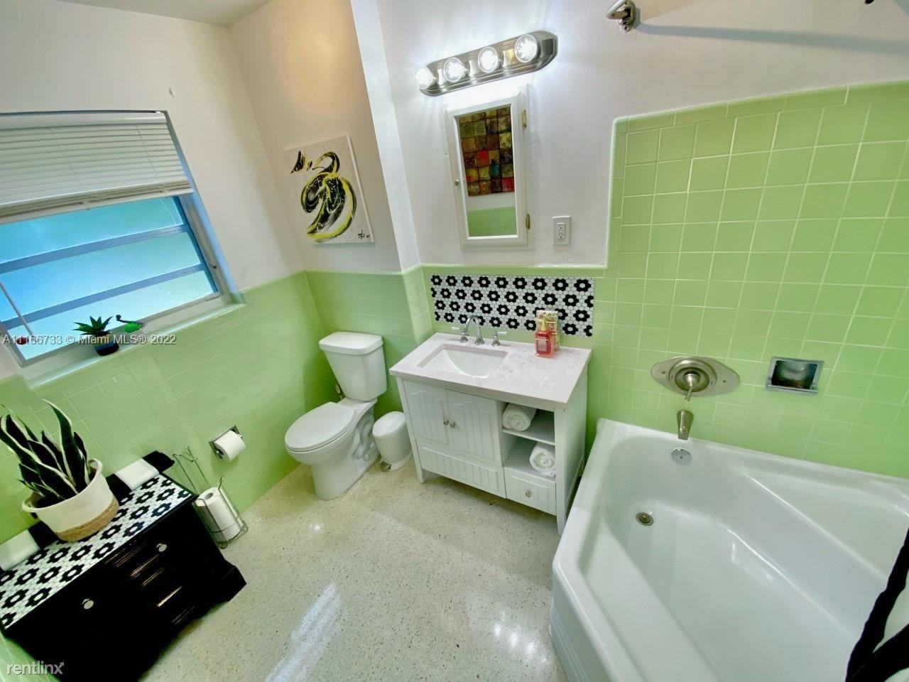 3300 Ne 18th St - Photo 3 of 9