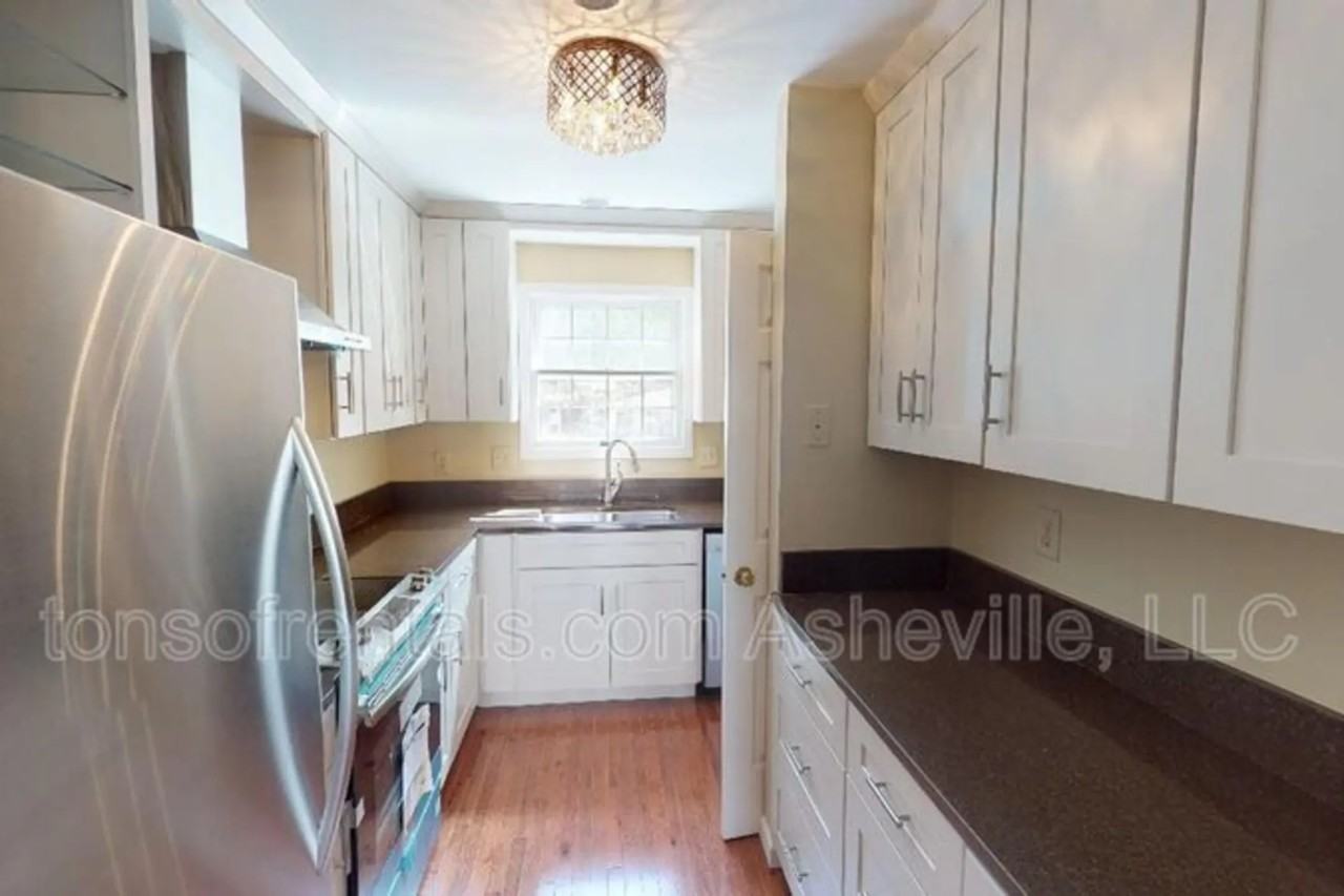 1409 Kensington Rd - Photo 3 of 10