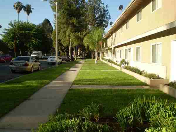 Redlands Pine apts - Photo 3 of 8